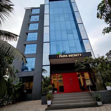 Hotel The Park Infinity Surat Esterno foto