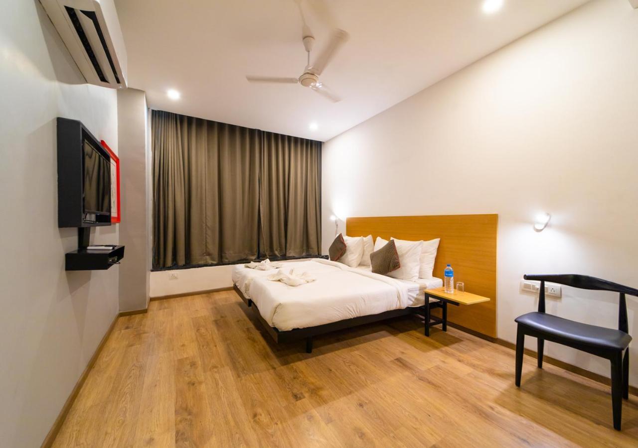 Hotel The Park Infinity Surat Esterno foto