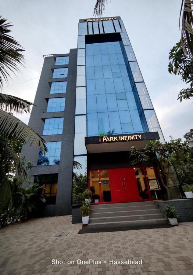 Hotel The Park Infinity Surat Esterno foto