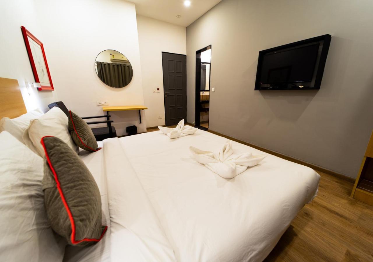 Hotel The Park Infinity Surat Esterno foto